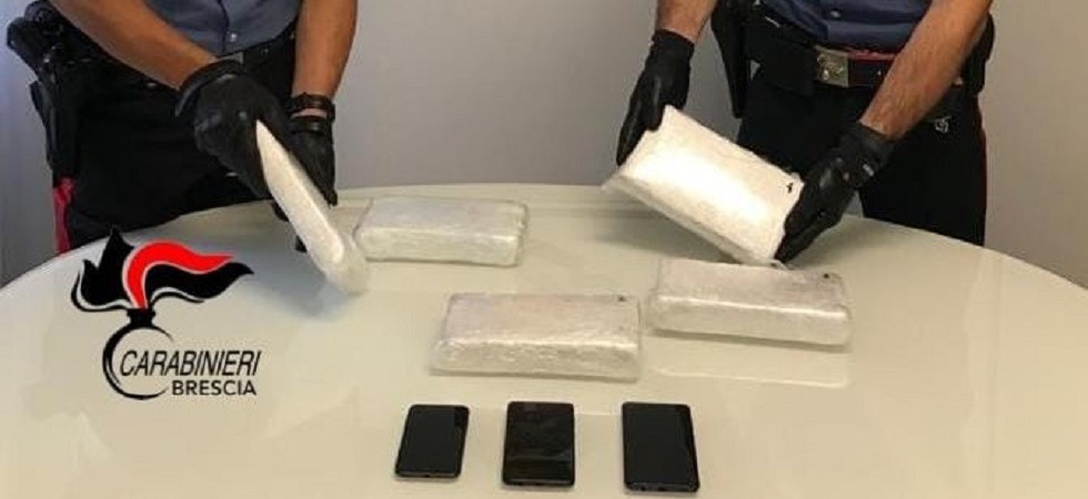 Spaccio di droga sul lago di Garda, il traffico sgominato dal labrador Grom: sequestrati 6 chili di cocaina
